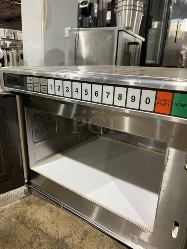 Panasonic Commercial Countertop Microwave Oven! With View Through Door! All Stainless Steel! Model: NE1757R SN: 6C74200414 208/230V 1 Phase - Image 6 of 8