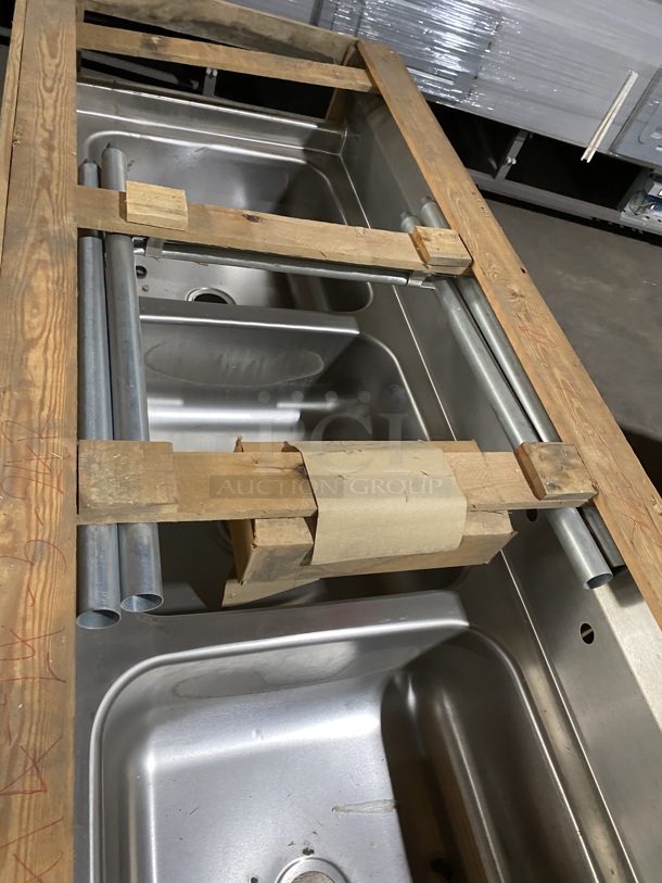 BRAND NEW! EAGLE 3 Compartment Dishwashing Sink!  W/ Right side Drainboard! Heavy Gauge! On Casters! Model 412-24-3-24R Serial 0909241243 - Image 8 of 9