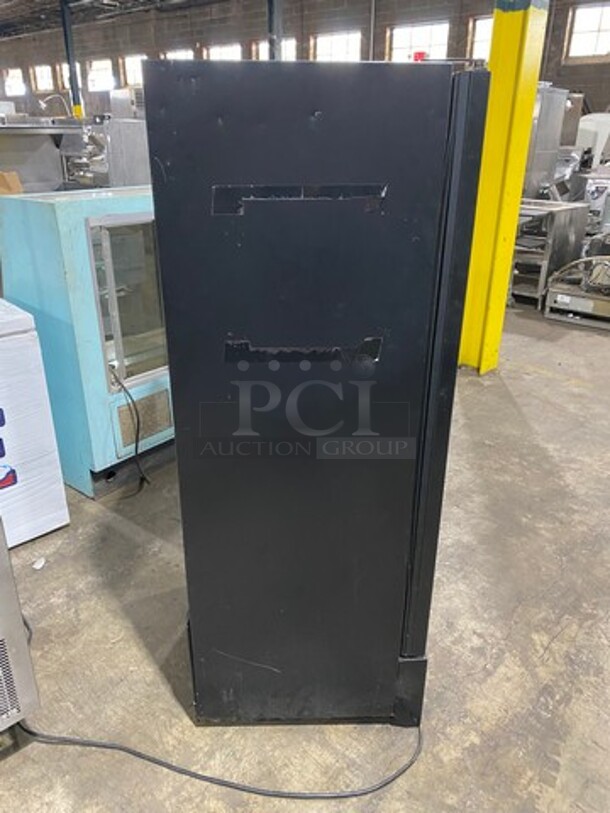 True Commercial Single Door Reach In Cooler Merchandiser! With View Through Door! Poly Coated Racks! Model: GDM12HCTSL01 SN: 9691167 115V 60HZ 1 Phase - Image 3 of 8