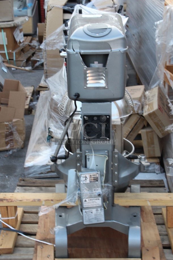 BRAND NEW SCRATCH & DENT! Avantco MX40H 40 Qt. Planetary Floor Mixer with Guard & Standard Accessories - 240V, 2 hp. S/N: No.: 41016123-177MX40H Electrical box and top of mixer are damage. See photos. 20-1/2 x 24 x 46 - Image 4 of 7