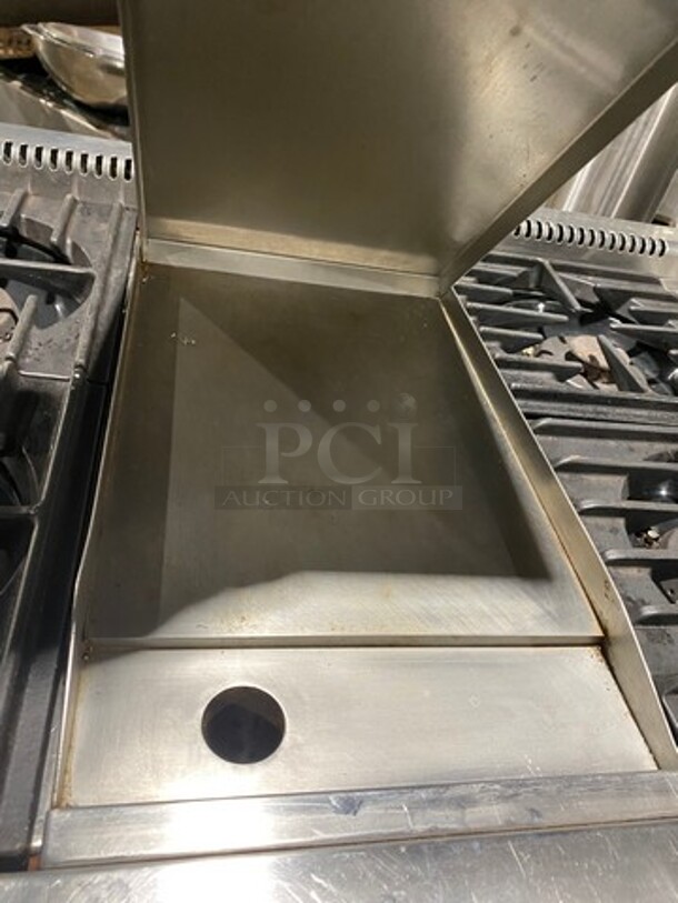 GREAT! DCS Commercial Gas Powered 6 Burner Stove! With Center Mini Flat Top Griddle! With 1 Full Size & 1 Mini Oven Underneath! All Stainless Steel! - Image 7 of 11