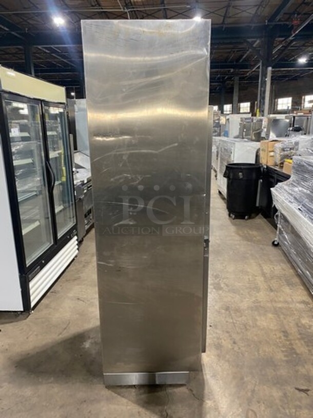 Traulsen Commercial Single Door Reach In Cooler Merchandiser! With View Through Door! Poly Coated Racks! All Stainless Steel! Model: UR30WT SN: 219617 115V 60HZ 1 Phase - Image 4 of 9