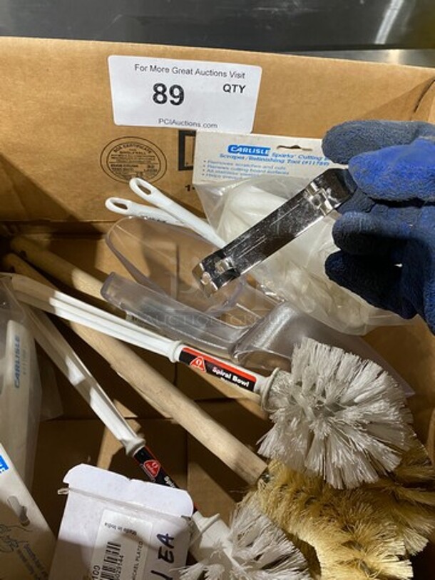 ALL ONE MONEY! MISCELLANEOUS! Includes Brushes, Small Scooper And More! - Image 3 of 4