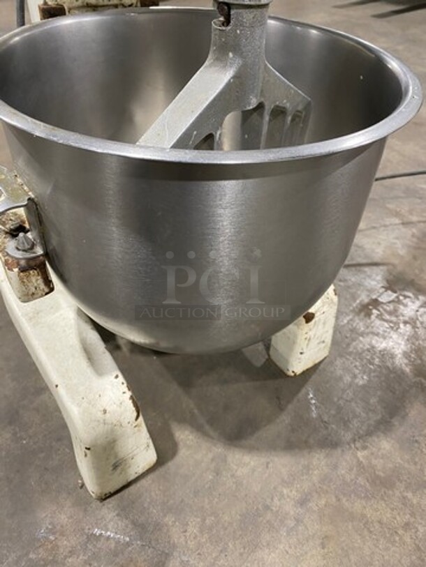 Berkel Commercial 20QT Planetary Mixer! With Mixing Bowl! With Paddle Attachment! Model: BX20 SN: 9251100101947 115V 60HZ 1 Phase - Image 6 of 9