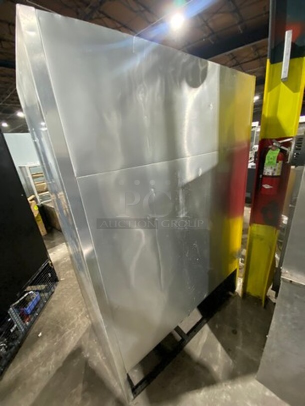 True Commercial 2 Door Reach In Cooler! Poly Coated Racks! All Stainless Steel! Model: T49 SN: 6950022 115V 60HZ 1 Phase - Image 4 of 9