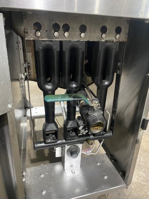 Atosa Commercial Natural Gas Powered Deep Fat Fryer! With 2 Metal Frying Baskets! All Stainless Steel! On Legs! - Image 7 of 9