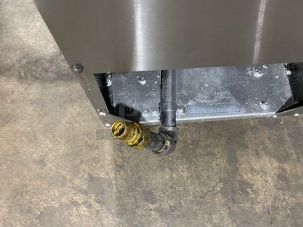 Atosa Commercial Natural Gas Powered Deep Fat Fryer! With 2 Metal Frying Baskets! All Stainless Steel! On Legs! - Image 9 of 9