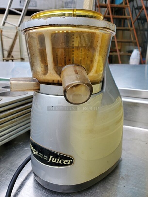 Omega Fruit and Vegetables Juicer  - Image 3 of 4