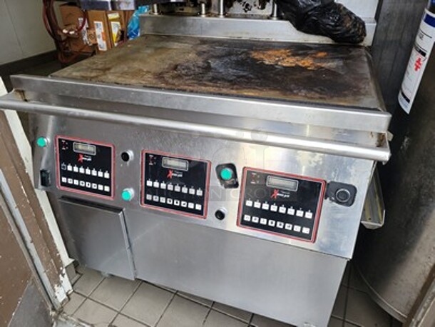 Garland Natural Gas-Electric|Commercial Press Grill (Missing parts)  - Image 5 of 5