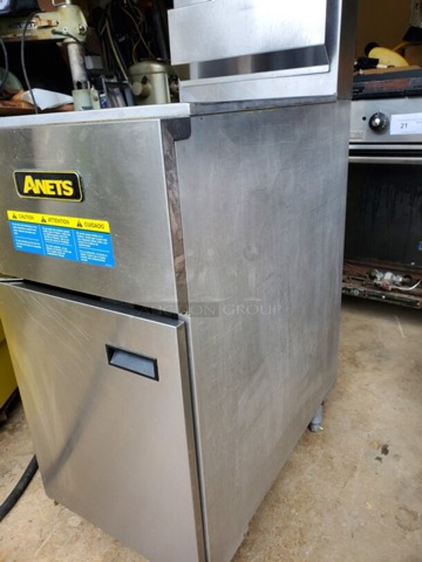 ANETS SLG40 Propane Floor model Lbs. 40 Tank Capacity Fryer 16X28X36 Like New! - Image 6 of 6