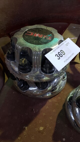 Lot of 2 Wheel Center Caps for GMC

(Location 3)