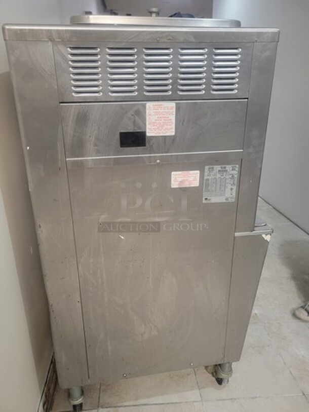 TAYLOR 339-27 Air Cooler Ice Cream Machine 208-230Volts Single Phase Good Working Condition! - Image 5 of 7