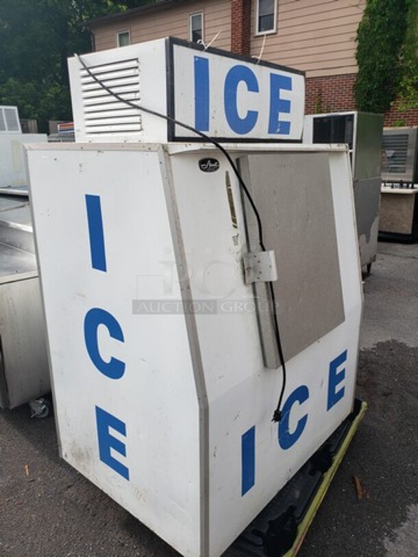 Outdoor Solid Door Bagged Ice Merchandiser! - Image 3 of 6