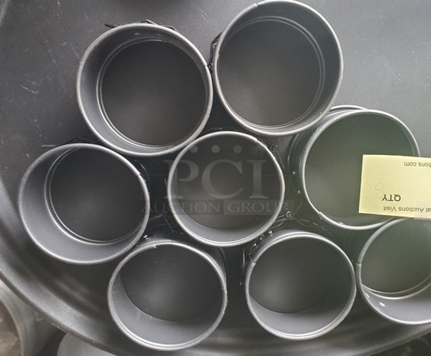 Non-Stick Aluminized Steel Springform Pan BIDX8 - Image 1 of 2