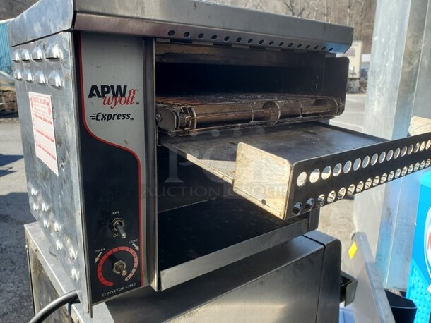 APW Wyott Express AT-EXPRESS Conveyor Toaster - 120V/1 Ph - 1725 Watts  - Image 2 of 6