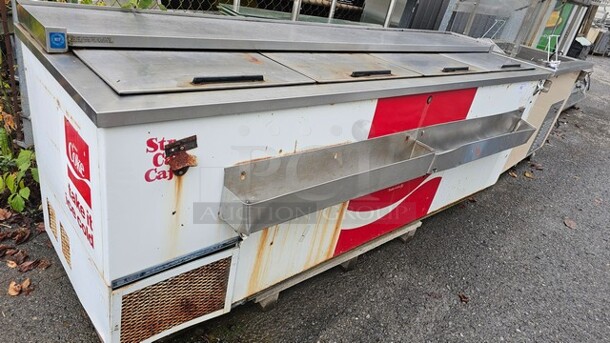 Vintage Coca Cola Cooler
Working Condition
Inside is rusty - Image 2 of 5
