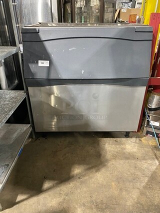 Scotsman Commercial Ice Bin! All Stainless Steel! On Legs! Model: B948S SN: 14021320013690