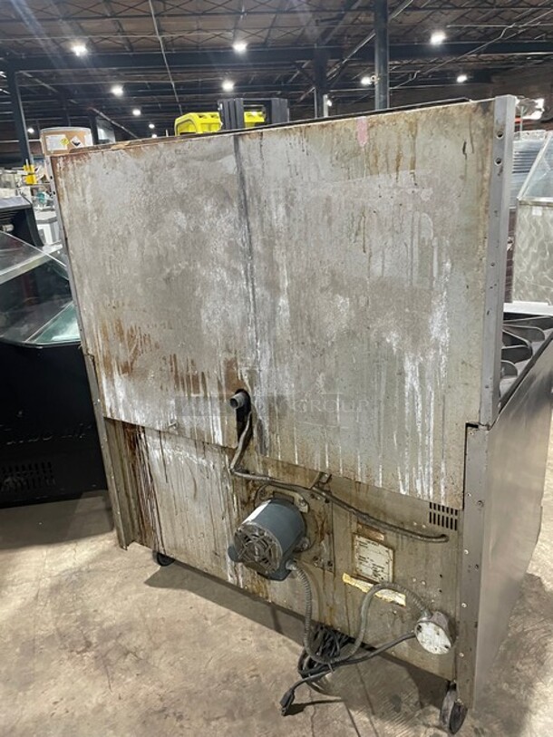 Vulcan Natural Gas Powered 4 Burner Range Split Top With Flat Grill! With Full Size Convection Oven Underneath! All Stainless Steel! With Back Splash! 120V 1 Phase! Model: G481FLC SN: 657080944! - Image 4 of 12