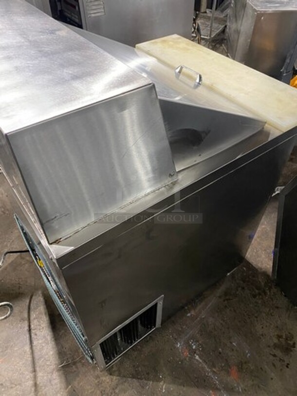 Leader Commercial Refrigerated Sandwich Mega Top Prep Table! With Commercial Cutting Board! With Single Door Underneath Storage Space! All Stainless Steel! MODEL ESLM27SC SN:NP12MK0801B 115V - Image 4 of 9