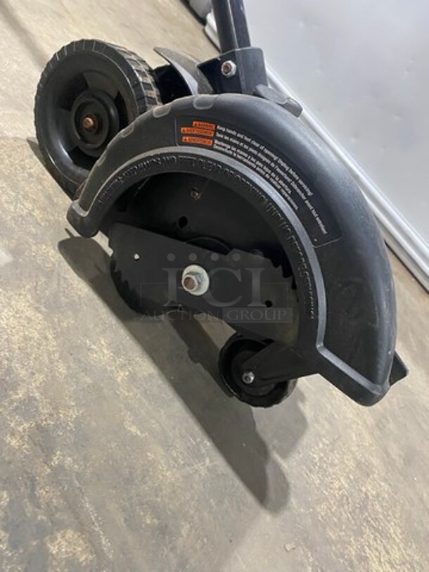 Black & Decker Electric Powered Lawn Edger! - Image 6 of 7
