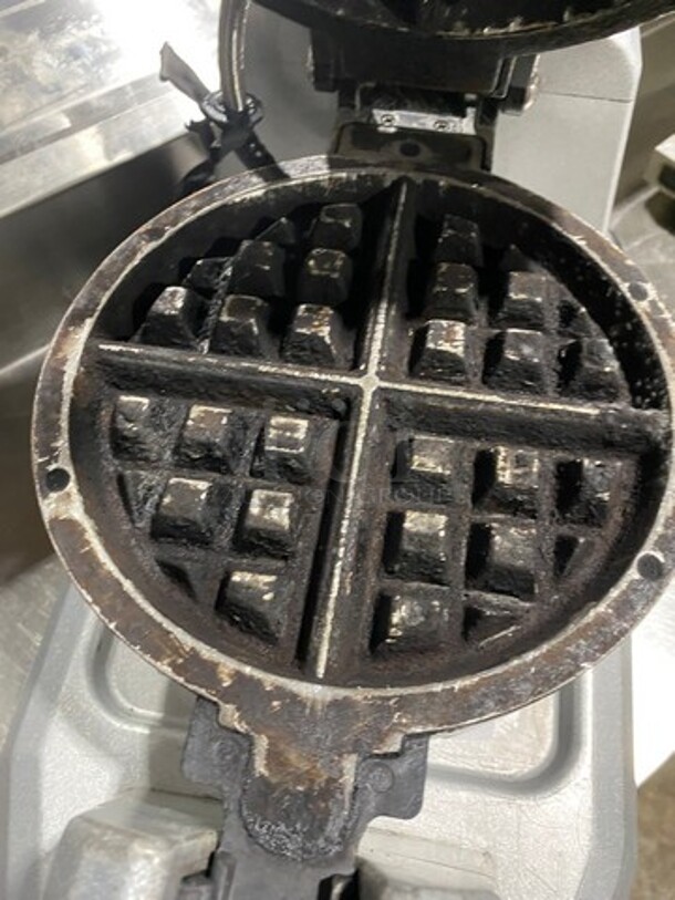Waring Commercial Countertop Waffle Maker! - Image 7 of 9