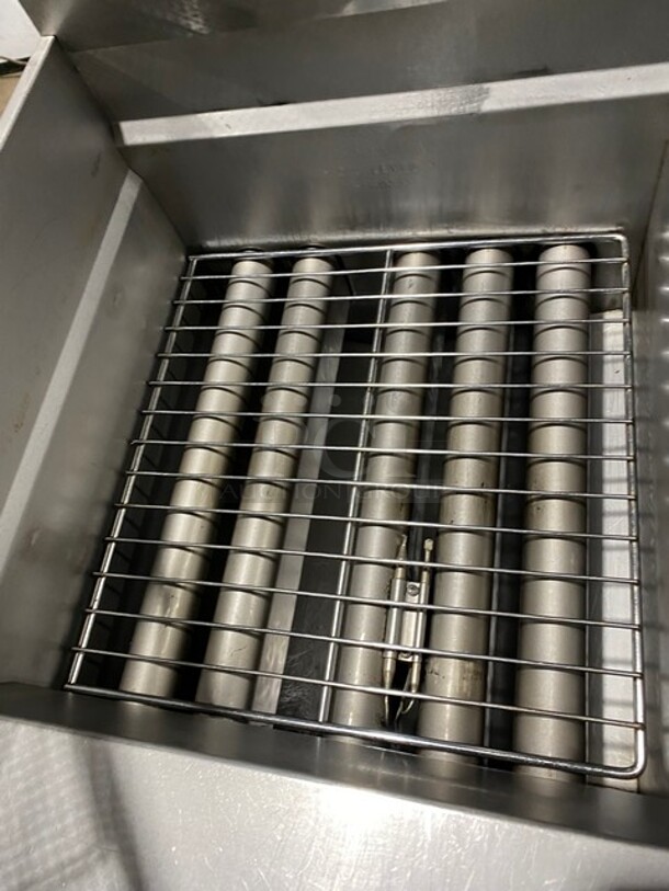 LATE MODEL! 2018 Pitco Frialator Commercial Natural Gas Powered 75Lb, 5 Burner Deep Fat Fryer! With Metal Frying Baskets! All Stainless Steel! On Legs! Model: SG18 SN: G18KB069162 - Image 6 of 9