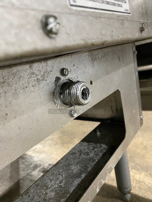 LATE MODEL! 2018 Pitco Frialator Commercial Natural Gas Powered 75Lb, 5 Burner Deep Fat Fryer! With Metal Frying Baskets! All Stainless Steel! On Legs! Model: SG18 SN: G18KB069162 - Image 9 of 9