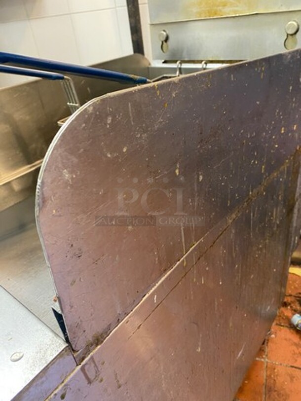Pitco Commercial Natural Gas Powered Deep Fat Fryer! With Back And Side Splashes! With 2 Metal Frying Baskets! All Stainless Steel! On Casters! WORKING WHEN REMOVED! Model: SG14 SN: G17JB060174 - Image 6 of 9