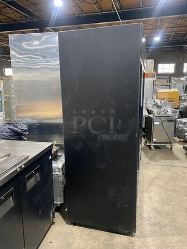 True Commercial 3 Door Reach In Cooler Merchandiser! With View Through Doors! Poly Coated Racks! Model: GDM69 SN: 4009937 115V 60HZ 1 Phase - Image 2 of 9