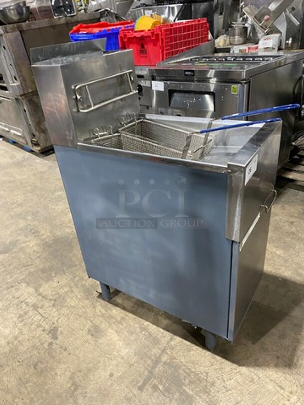 Dean Commercial Natural Gas Powered Deep Fat Fryer! With 2 Metal Frying Baskets! All Stainless Steel! On Legs! Model: SR42GN SN: 1405MA1194 - Image 4 of 8