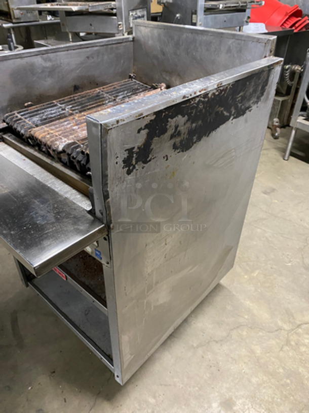 MagiKitch'n Commercial Natural Gas Powered Char Grill! With Back And Side Splashes! With Shelf Storage Space Underneath! All Stainless Steel! Model: FMRMB24 SN: 99119445 - Image 3 of 9