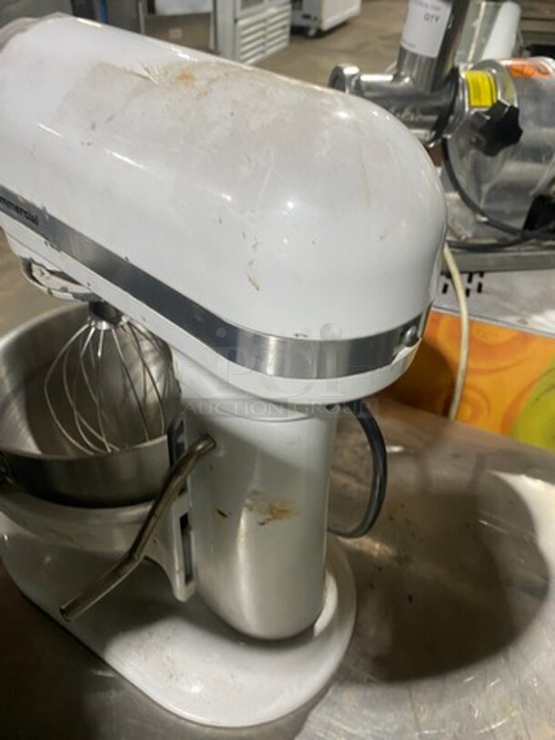 Kitchen Aid Countertop Planetary Mixer! With Mixing Bowl! With Whisk Attachment! Model: KM25G SN: WT1826164 120V - Image 4 of 8