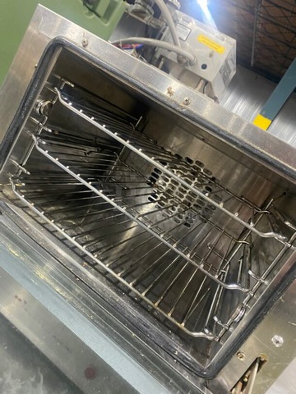 Wisco Commercial Countertop Convection Oven! All Stainless Steel Body! Model: 620 120V - Image 5 of 8
