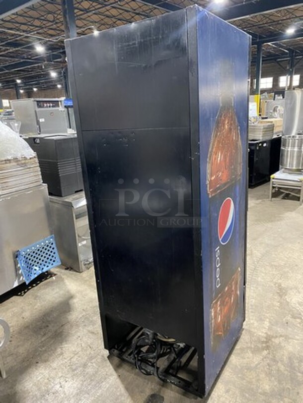 True Commercial Single Door Reach In Refrigerator Merchandiser! With View Through Door! With Poly Coated Racks! Model: GDM26 SN: 13168480 115V 60HZ 1 Phase - Image 4 of 8