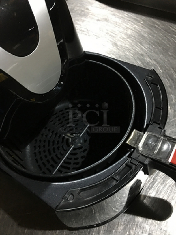 Insignia Countertop Air Fryer! Holds Up To 3.4 Quarts! With Digital Controls! Model: NSAF32DBK9 - Image 5 of 7