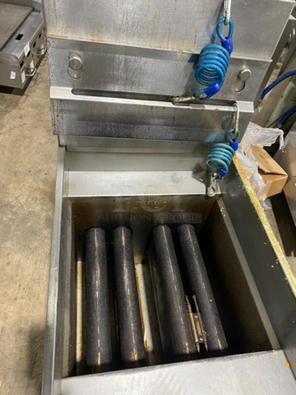 Pitco Commercial Natural Gas Powered Deep Fat Fryer! All Stainless Steel! On Casters! Model: SG14R SN: G17LA074848 - Image 5 of 8