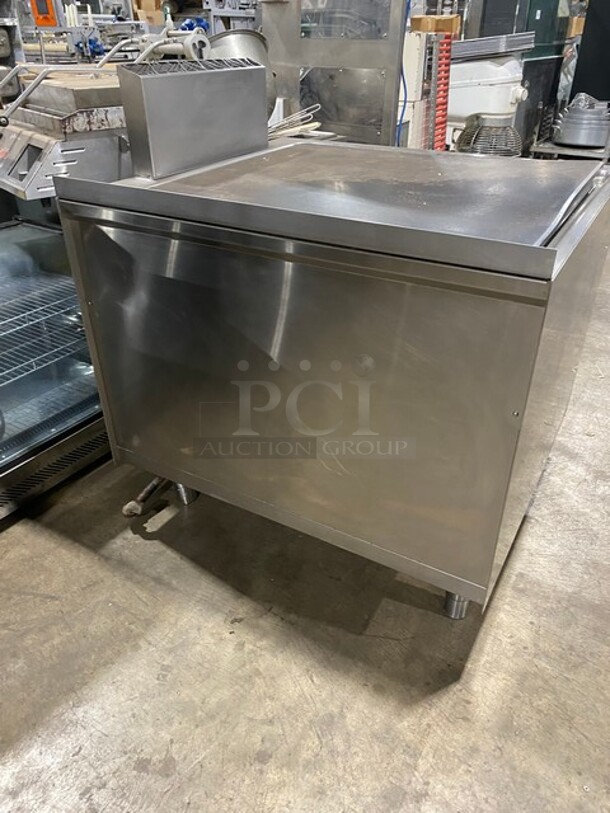 Electrolux Natural Gas Powered All Stainless Steel Plancha Flat Grill! ERMA Edition! Built On Stainless Steel Stand! On Legs! - Image 3 of 9