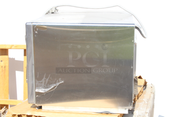 BRAND NEW SCRATCH & DENT! Amana RCS10TS Stackable Commercial Microwave with Push Button Controls - 120V, 1000W. LOOKS BRAND NEW!! OUT OF ORIGINAL PACKAGING!! 22x19x13-7/8 - Image 3 of 6