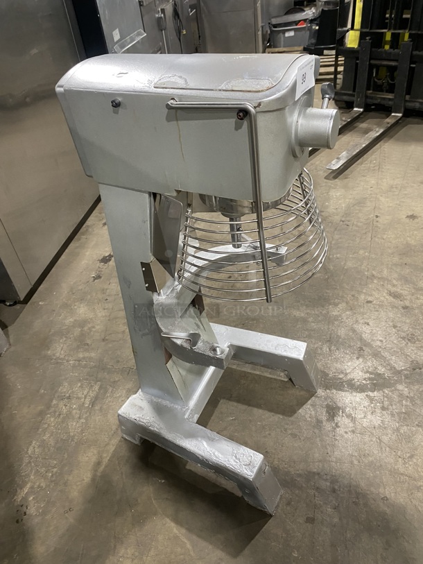 2015 Omcan SP300A Metal Commercial Floor Style 30 Quart Planetary Dough Mixer w/ Stainless Steel Bowl Whisk and Paddle Attachments! Eletric Powered! 110 Volts, 1 Phase SN:19010300566 21x26x46! Tested and Working! - Image 2 of 8