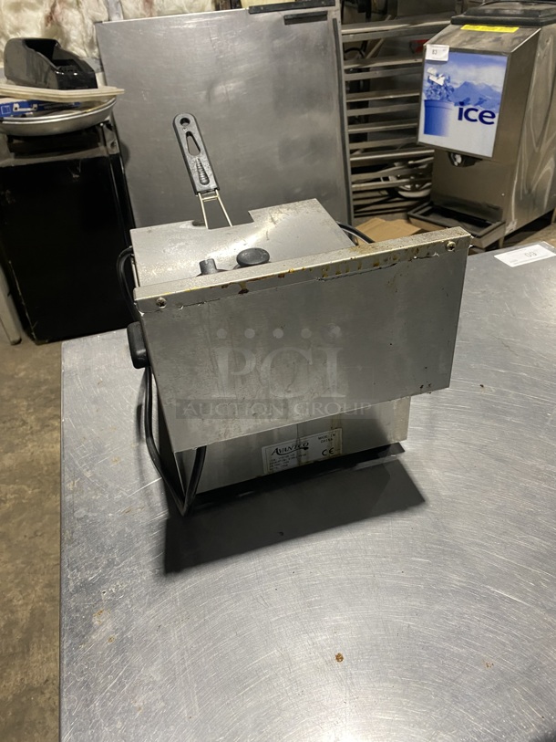 Avantco Eletric Countertop Fryer with Basket! Eletric powered!120v! - Image 5 of 7