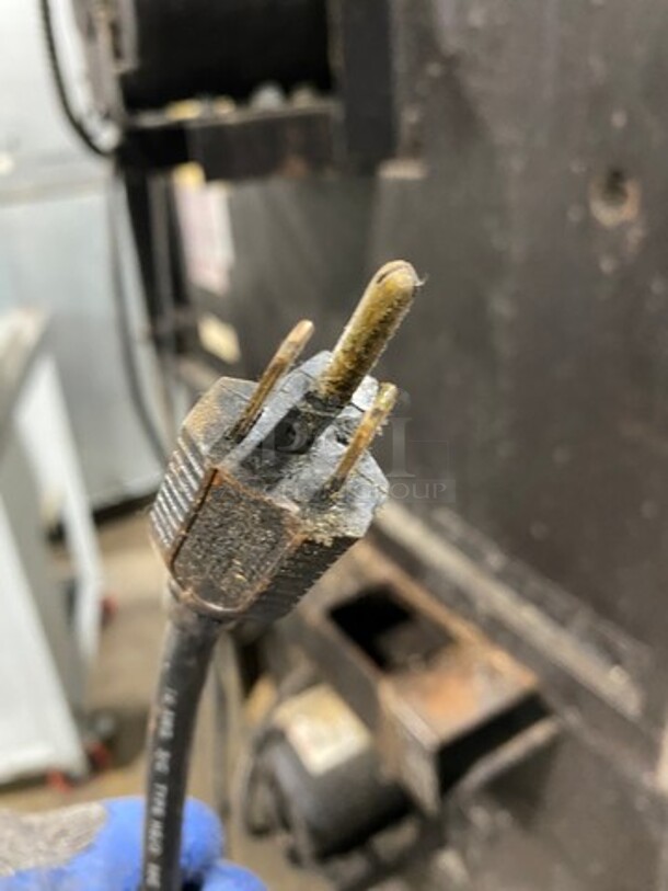 Blodgett Zephaire Edition Commercial Double Deck Convection Oven! With Solid Doors! Metal Oven Racks! Stainless Steel! On Legs! 2x Your Bid Makes One Unit! - Image 12 of 12