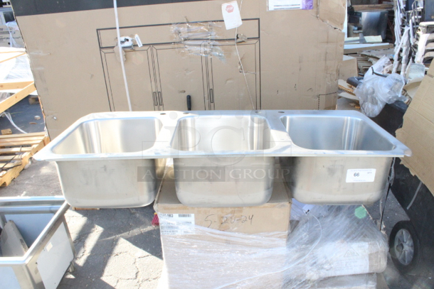 BRAND NEW SCRATCH & DENT! Regency 600DI3141620 14" x 16" x 10" 20 Gauge Stainless Steel Three Compartment Drop-In Sink + 3 Drains!!  - Image 3 of 6