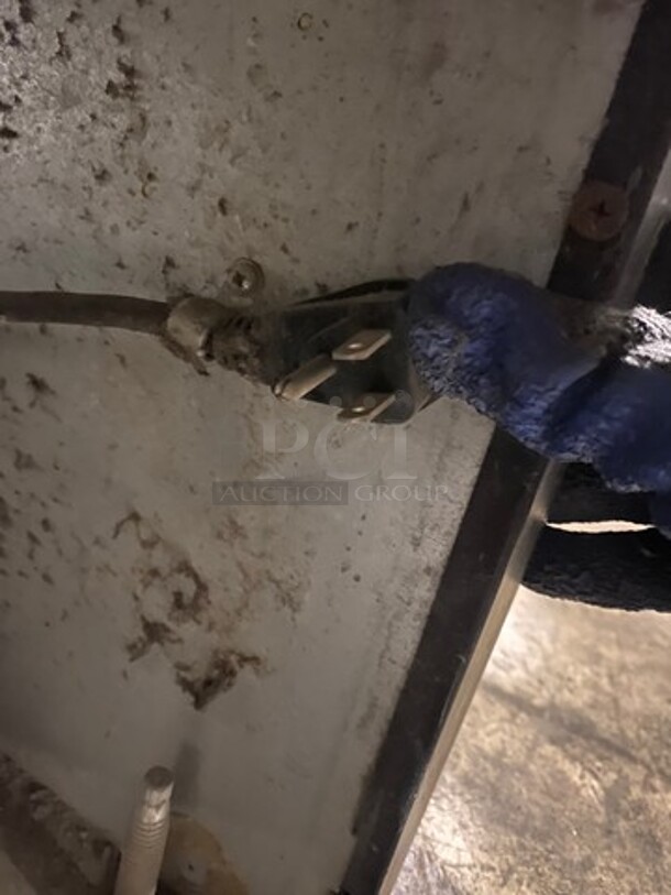 Beverage Air Commercial Single Door Reach In Refrigerator Merchandiser! With View Through Door! With Poly Coated Racks! Model: MT27 SN: 8486475 115V 60HZ 1 Phase - Image 8 of 8