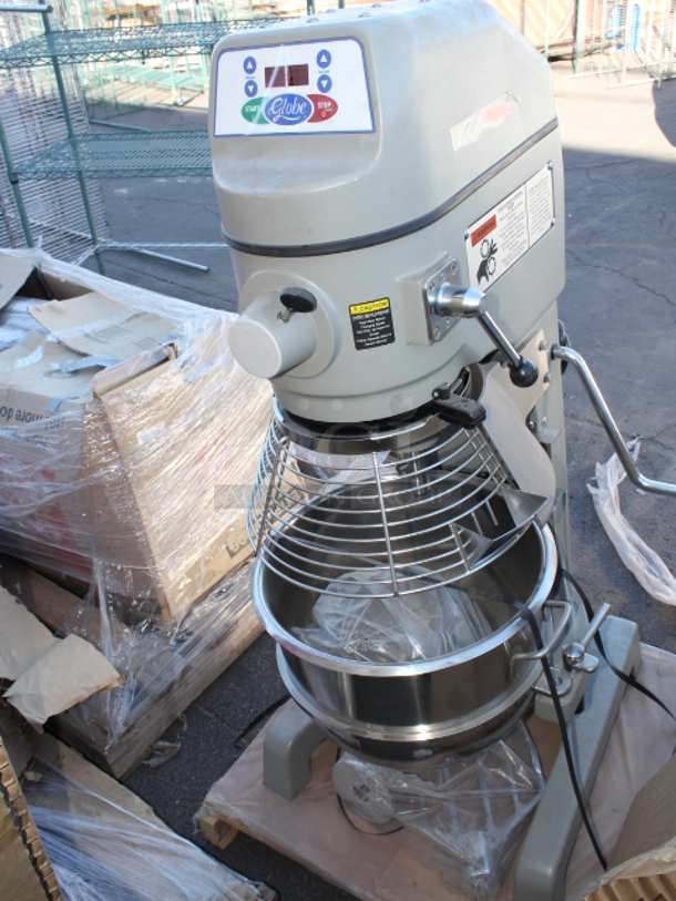 BRAND NEW SCRATCH & DENT! Globe SP30 30 Qt. Planetary Floor Mixer with Guard & Standard Accessories - 120V, 1 hp. S/N:73 24006 Right Leg is cracked. See photos.  - Image 6 of 7
