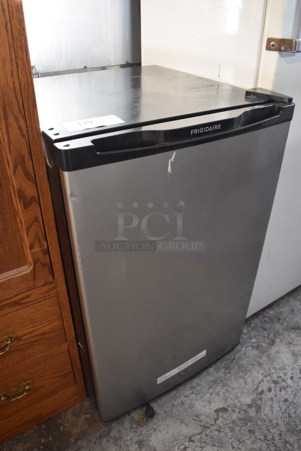 Electrolux FFPE45L2QM-1 Metal Mini Cooler. 115 Volts, 1 Phase. 22x23x34. Tested and Working! - Image 2 of 5