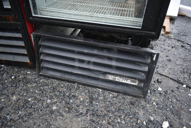 True GDM-26 Metal Commercial Single Door Reach In Cooler Merchandiser. 115 Volts, 1 Phase. Tested and Powers On But Does Not Get Cold - Image 2 of 5