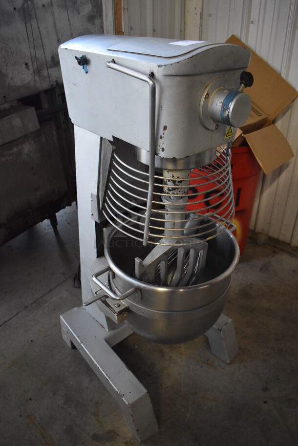 2015 Omcan SP300A Metal Commercial Floor Style 30 Quart Planetary Dough Mixer w/ Stainless Steel Mixing Bowl, Bowl Guard, Whisk and Paddle Attachments. 110 Volts, 1 Phase. 21x26x46. Tested and Working! - Image 4 of 9