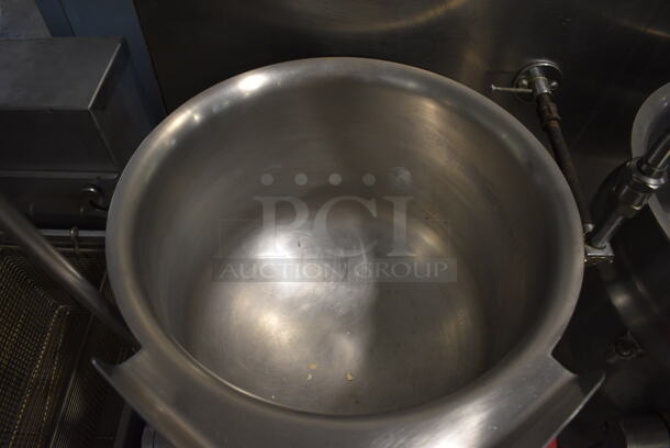 Cleveland 36GMK66200 Stainless Steel Commercial Natural Gas Powered Tilting Kettle Station w/ 2 Cleveland KDT6T 6 Gallon Tilting Skillets. 36x38x64 - Image 5 of 11