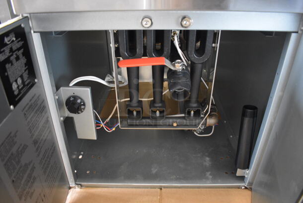 BRAND NEW SCRATCH AND DENT! 2021 Avantco Model 177FBF1824NG Stainless Steel Commercial Floor Style Natural Gas Powered Donut Fryer. 90,000 BTU. 24x42x57 - Image 5 of 6