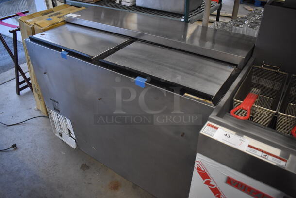 Perlick FR48SS Stainless Steel Commercial Bottled Back Bar Cooler w/ 2 Sliding Lids. 115 Volts, 1 Phase. 48x24.5x38. Cannot Test - Unit Needs New Plug Head - Image 4 of 7